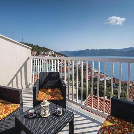 Apartman Sutalo Комарна Екстер'єр фото