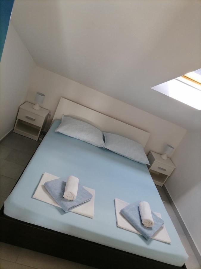 Apartman Sutalo Комарна Екстер'єр фото