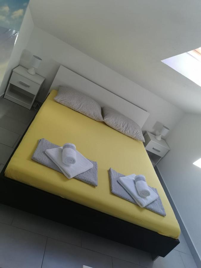 Apartman Sutalo Комарна Екстер'єр фото