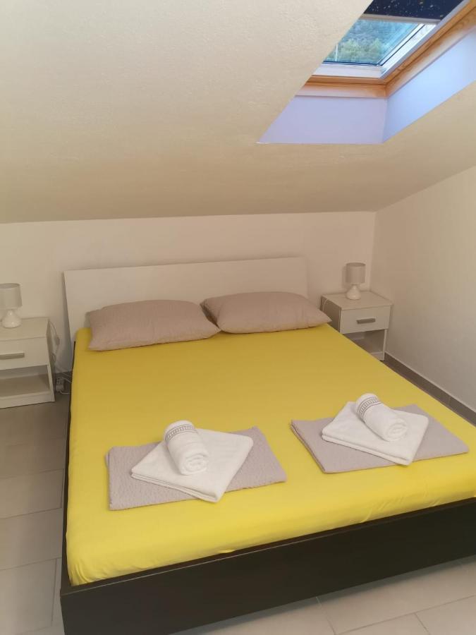 Apartman Sutalo Комарна Екстер'єр фото