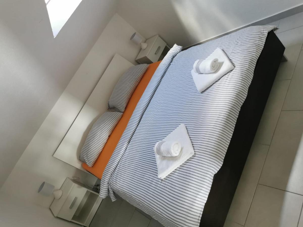 Apartman Sutalo Комарна Екстер'єр фото