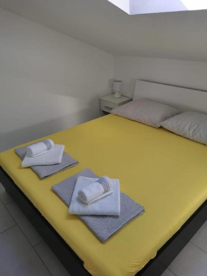 Apartman Sutalo Комарна Екстер'єр фото