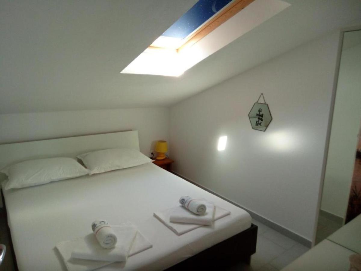 Apartman Sutalo Комарна Екстер'єр фото