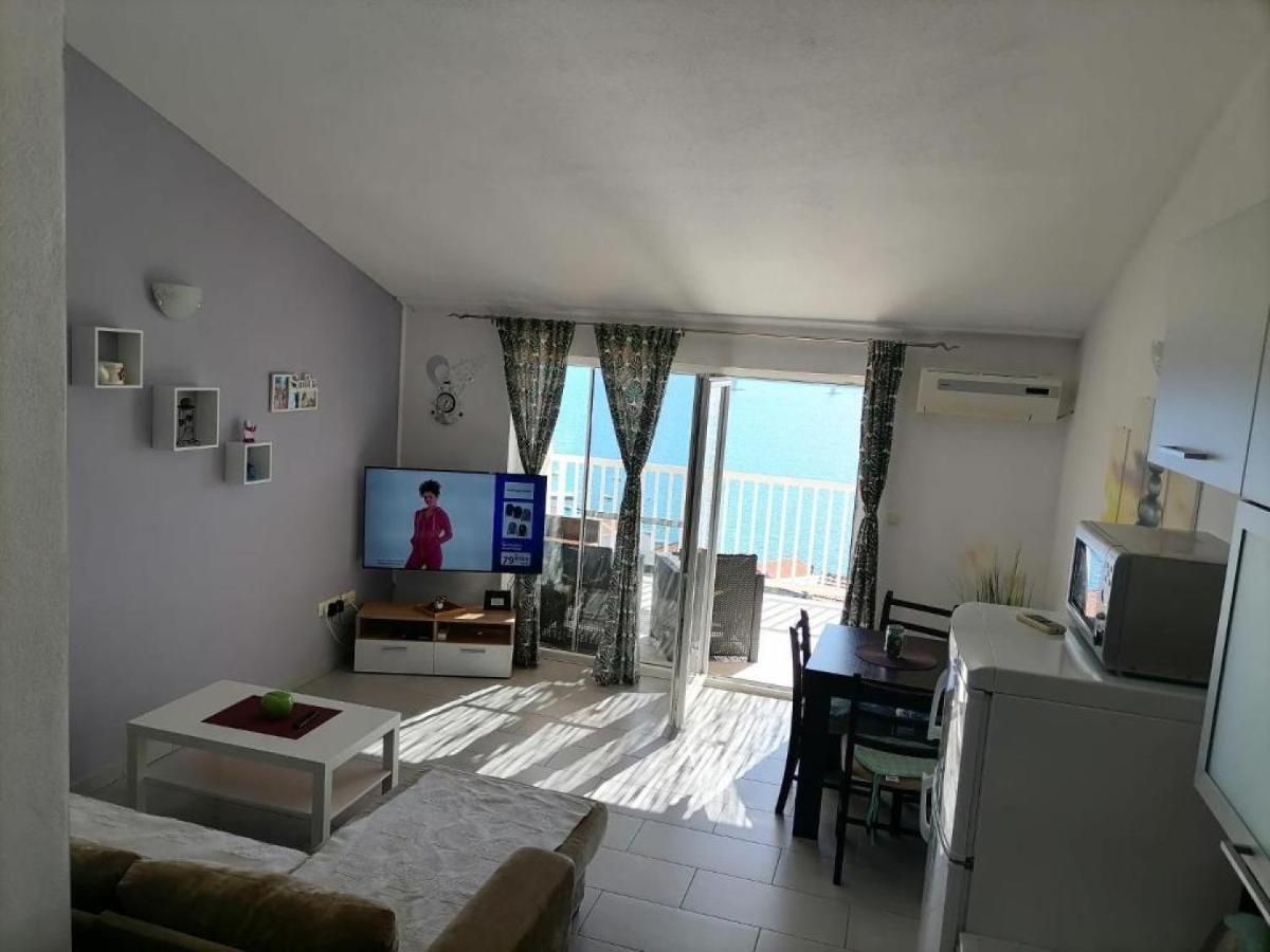 Apartman Sutalo Комарна Екстер'єр фото