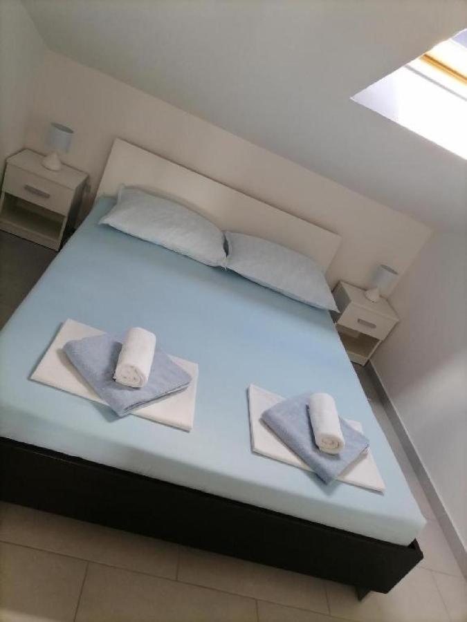 Apartman Sutalo Комарна Екстер'єр фото
