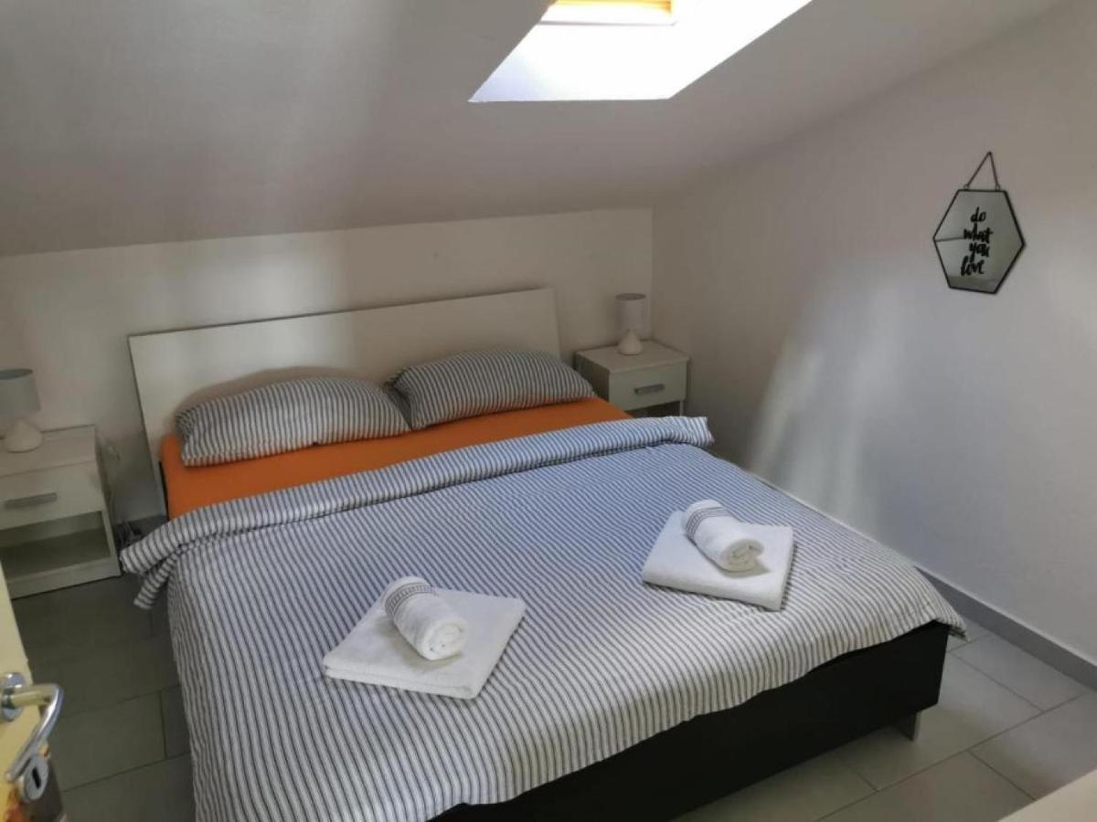 Apartman Sutalo Комарна Екстер'єр фото