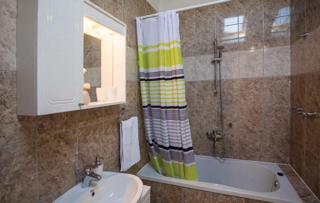 Apartman Sutalo Комарна Екстер'єр фото