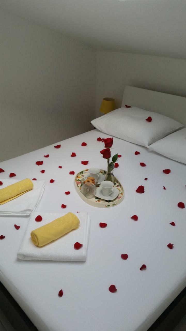 Apartman Sutalo Комарна Екстер'єр фото